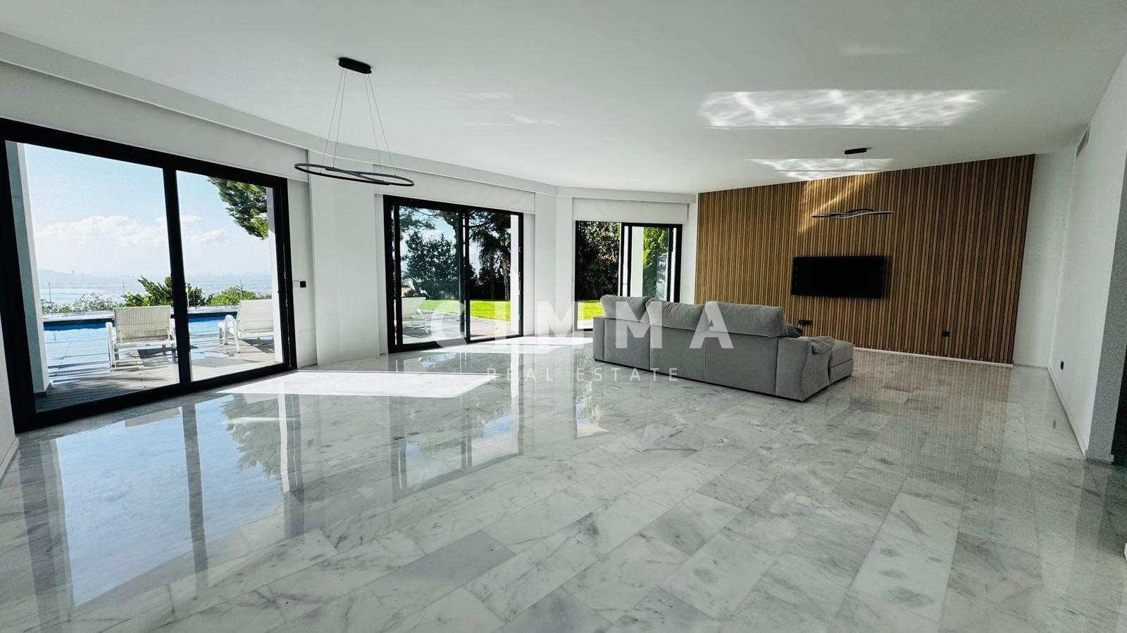 5 bedroom Villa for sale in Altea with garage - € 2,180,000 (Ref: 9330831)