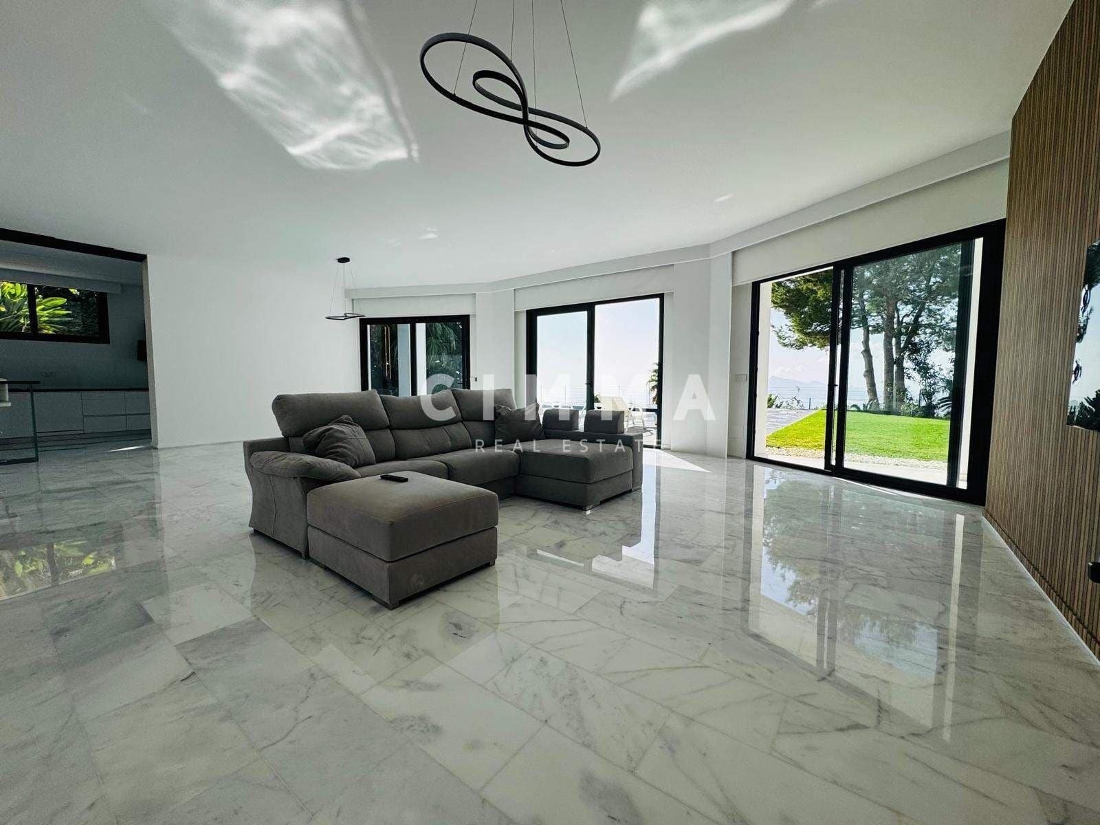5 bedroom Villa for sale in Altea with garage - € 2,180,000 (Ref: 9330831)