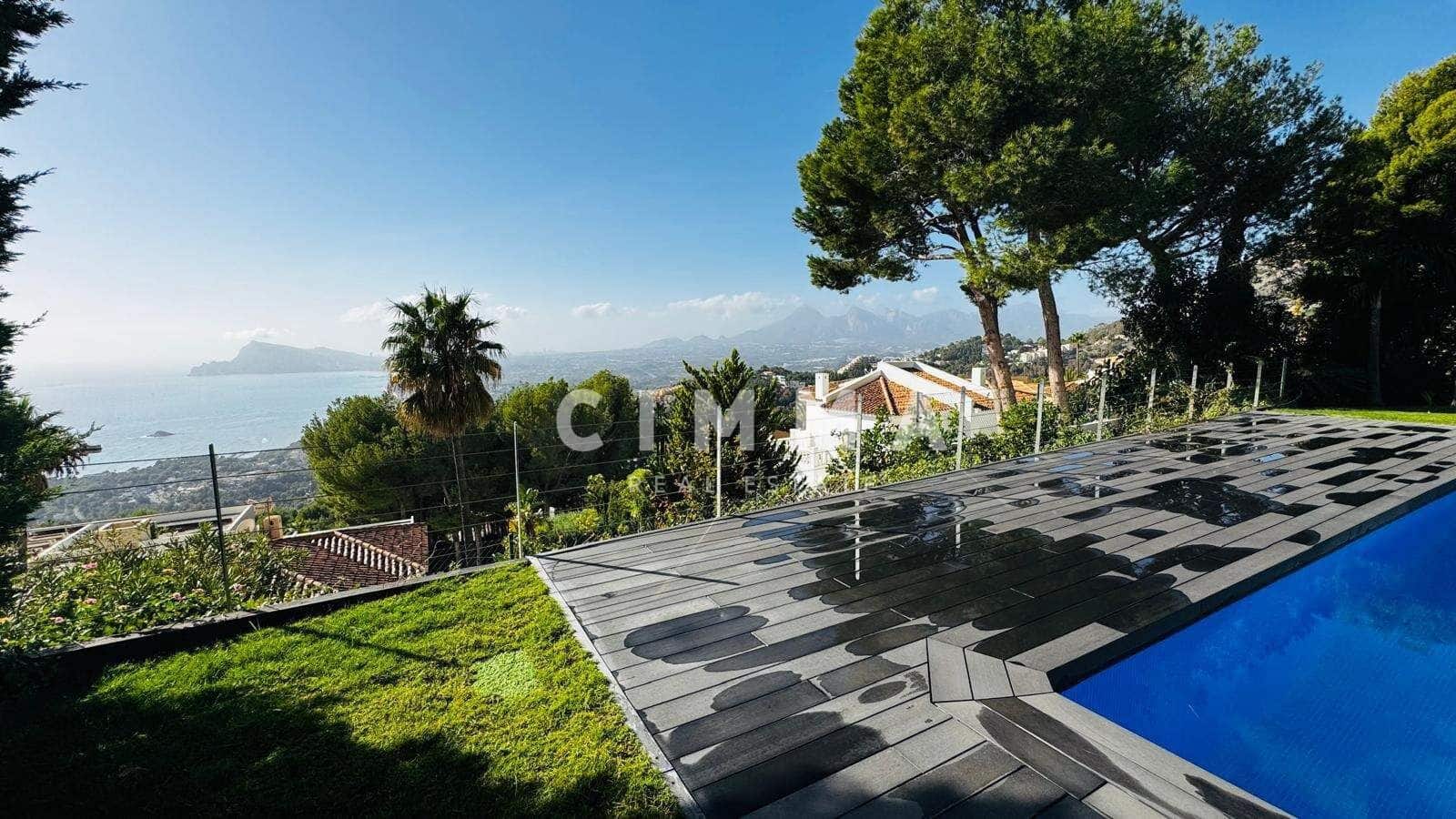 5 bedroom Villa for sale in Altea with garage - € 2,180,000 (Ref: 9330831)