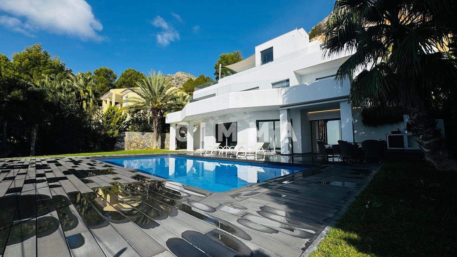 5 bedroom Villa for sale in Altea with garage - € 2,180,000 (Ref: 9330831)