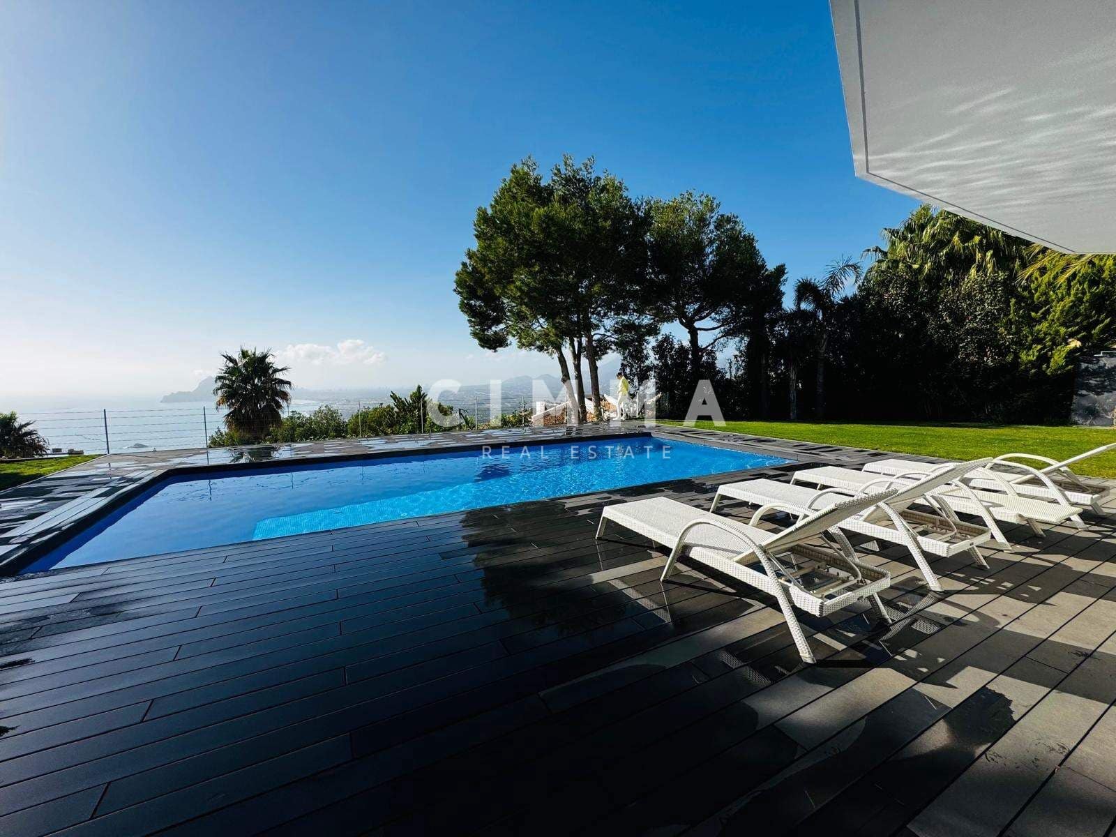 5 bedroom Villa for sale in Altea with garage - € 2,180,000 (Ref: 9330831)