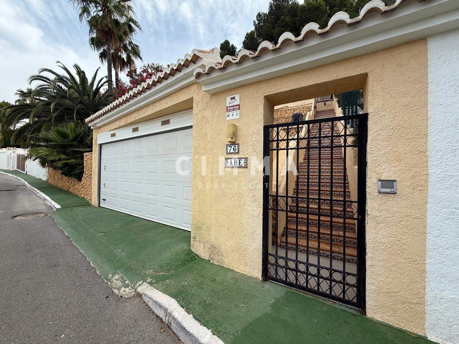 3 bedroom Villa for sale in Altea with garage - € 850,000 (Ref: 9330832)