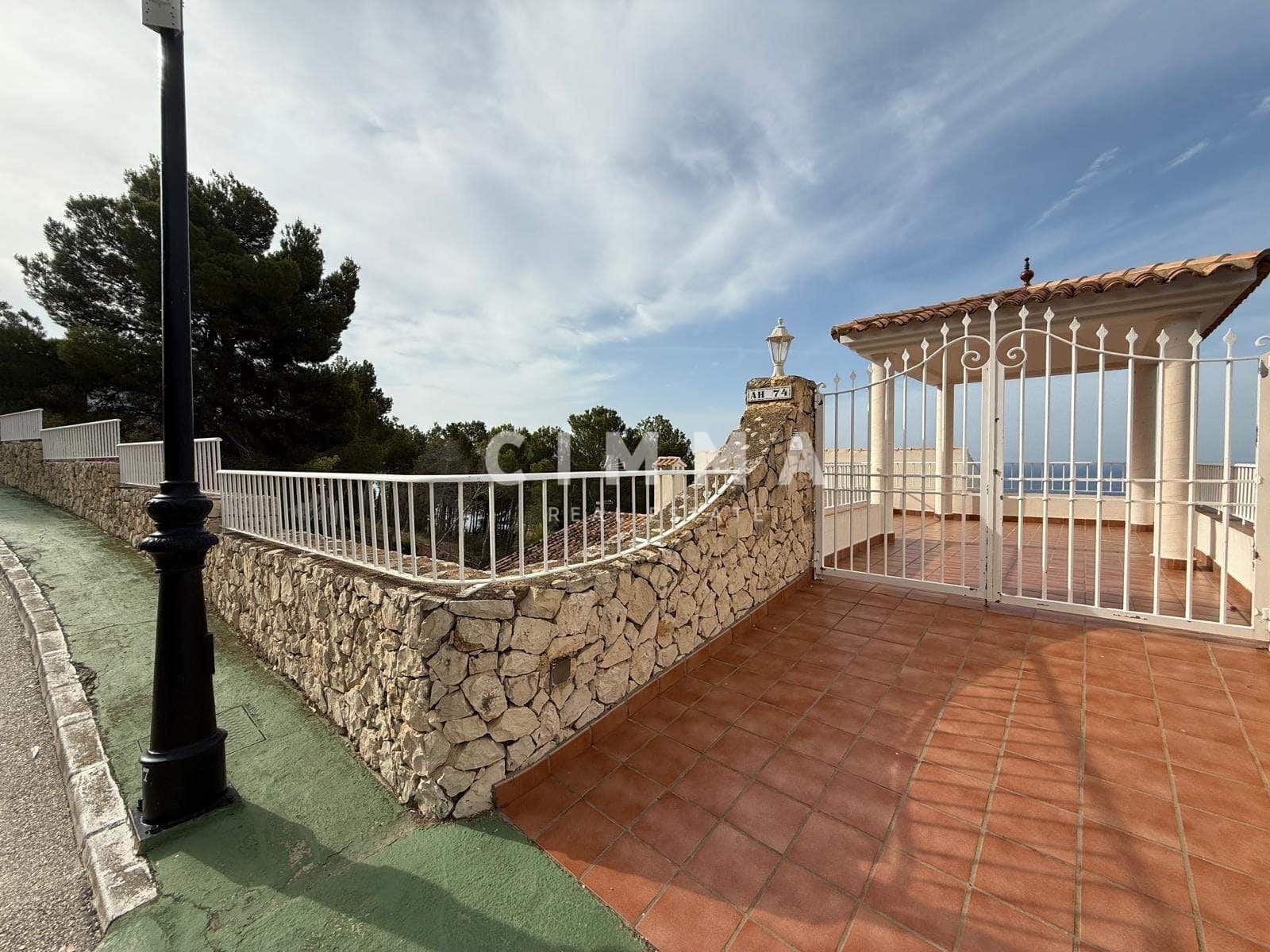 3 bedroom Villa for sale in Altea with garage - € 850,000 (Ref: 9330832)