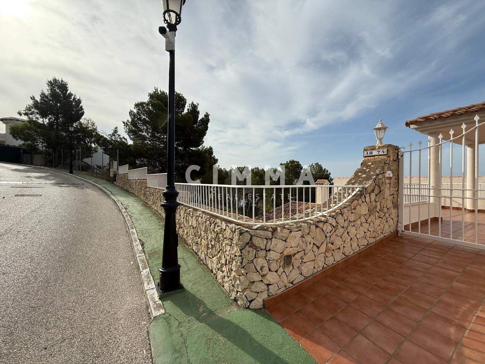 3 bedroom Villa for sale in Altea with garage - € 850,000 (Ref: 9330832)