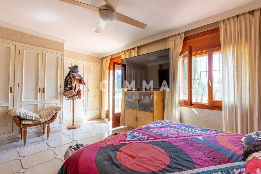 4 bedroom Villa for sale in Finestrat with pool - € 470,000 (Ref: 9330833)