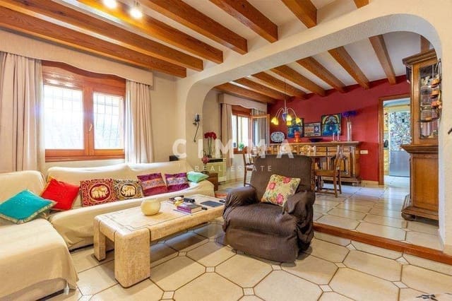 4 bedroom Villa for sale in Finestrat with pool - € 470,000 (Ref: 9330833)