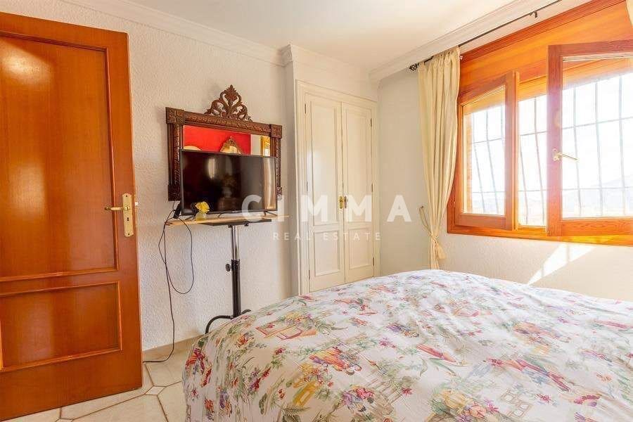 4 bedroom Villa for sale in Finestrat with pool - € 470,000 (Ref: 9330833)