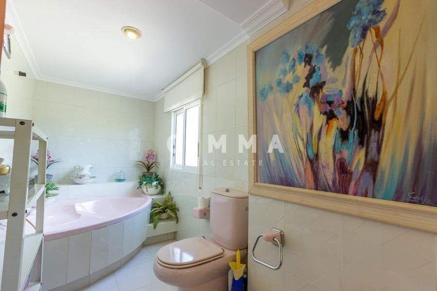 4 bedroom Villa for sale in Finestrat with pool - € 470,000 (Ref: 9330833)