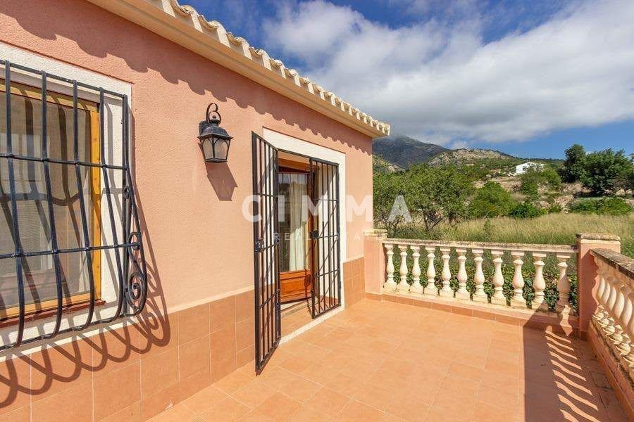4 bedroom Villa for sale in Finestrat with pool - € 470,000 (Ref: 9330833)