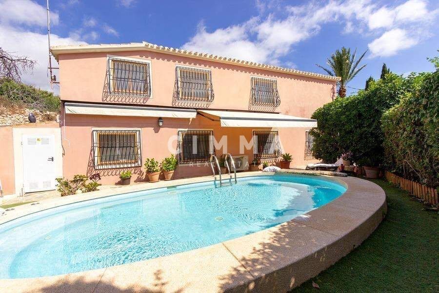 4 bedroom Villa for sale in Finestrat with pool - € 470,000 (Ref: 9330833)