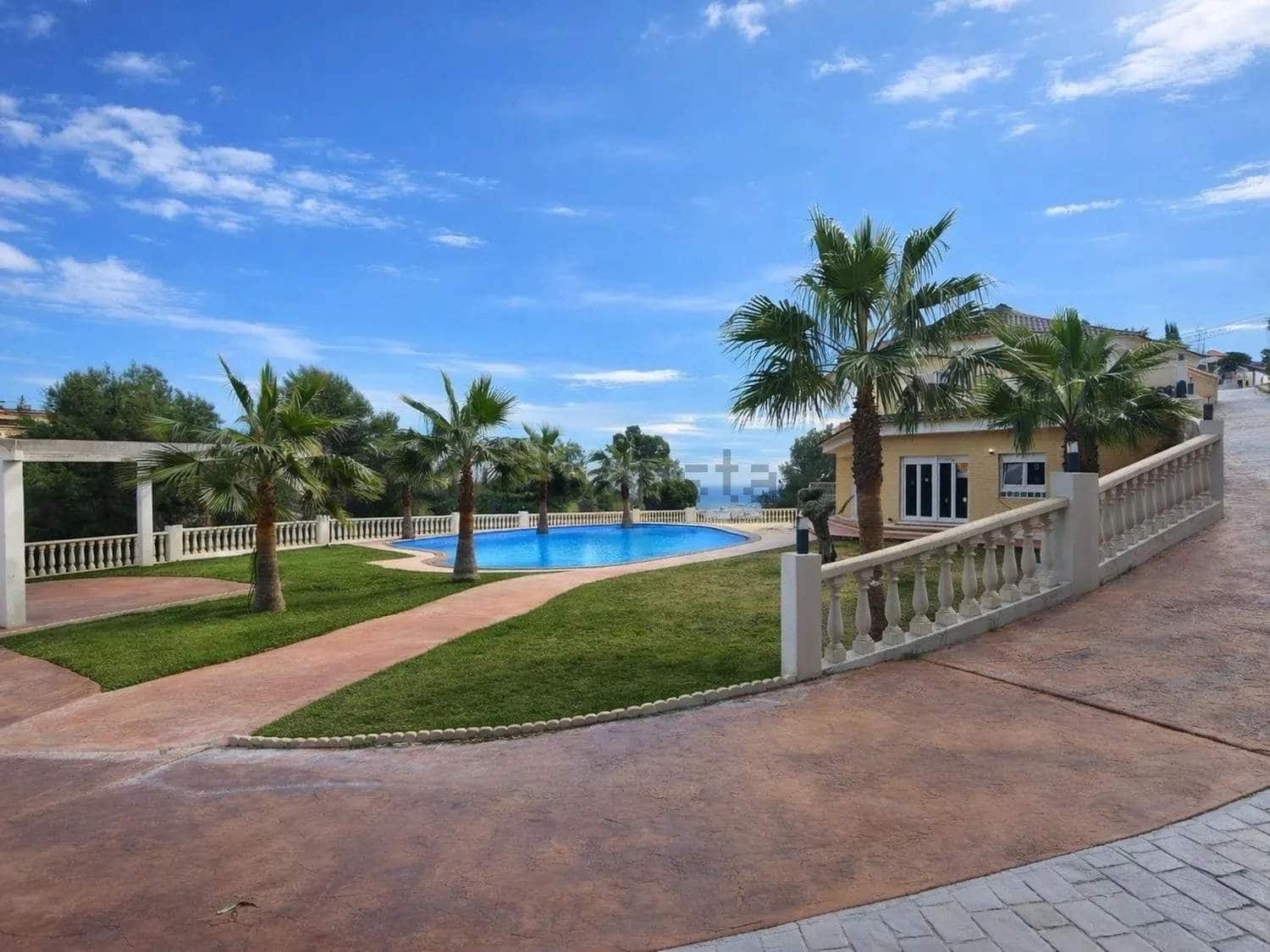 4 bedroom Villa for sale in La Nucia - € 750,000 (Ref: 9335189)