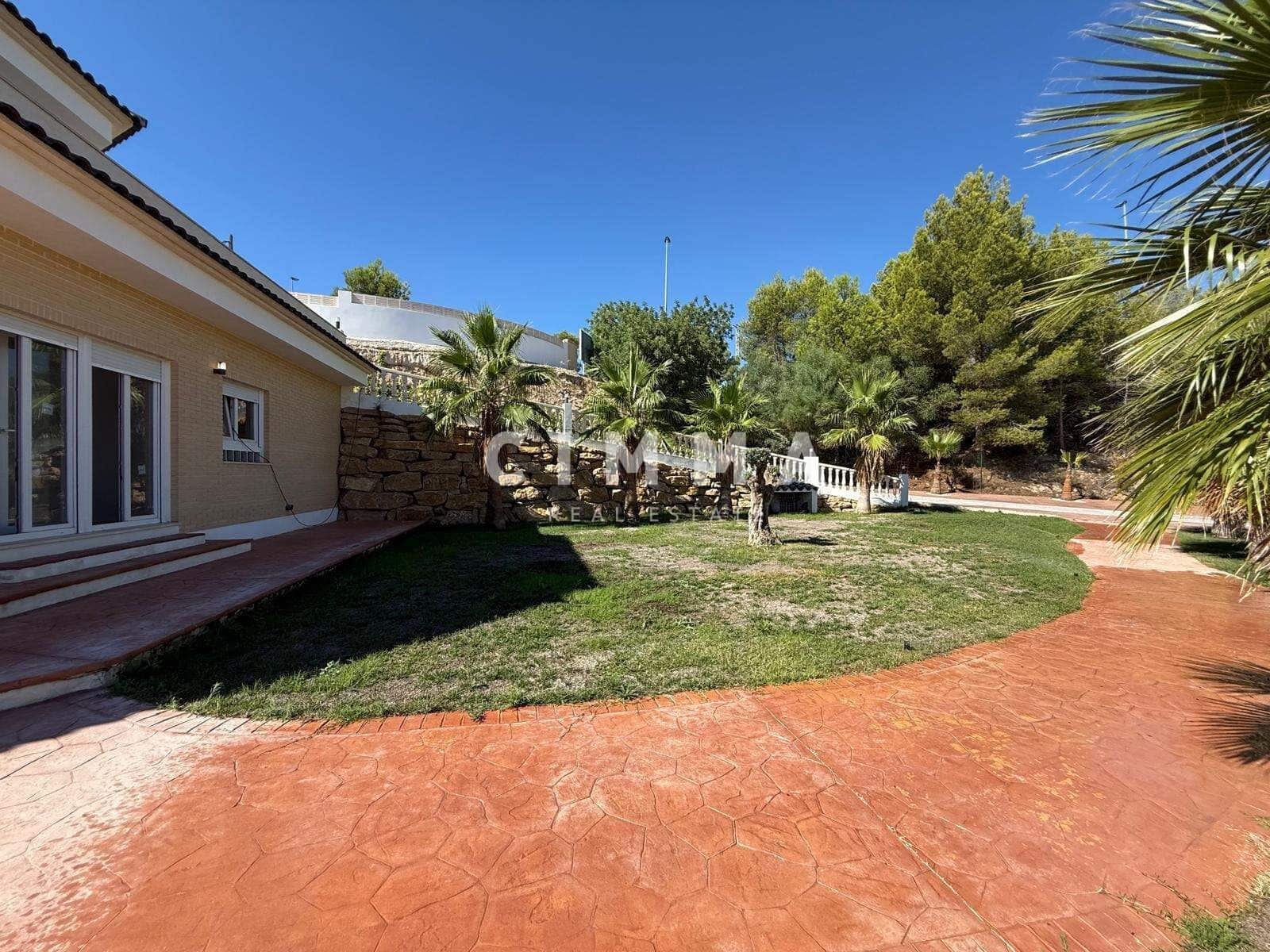4 bedroom Villa for sale in La Nucia - € 750,000 (Ref: 9335189)