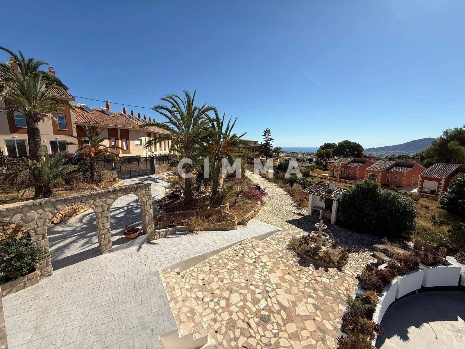 Chalet de 4 habitaciones en La Nucia en venta con garaje - 950.000 € (Ref: 9335190)