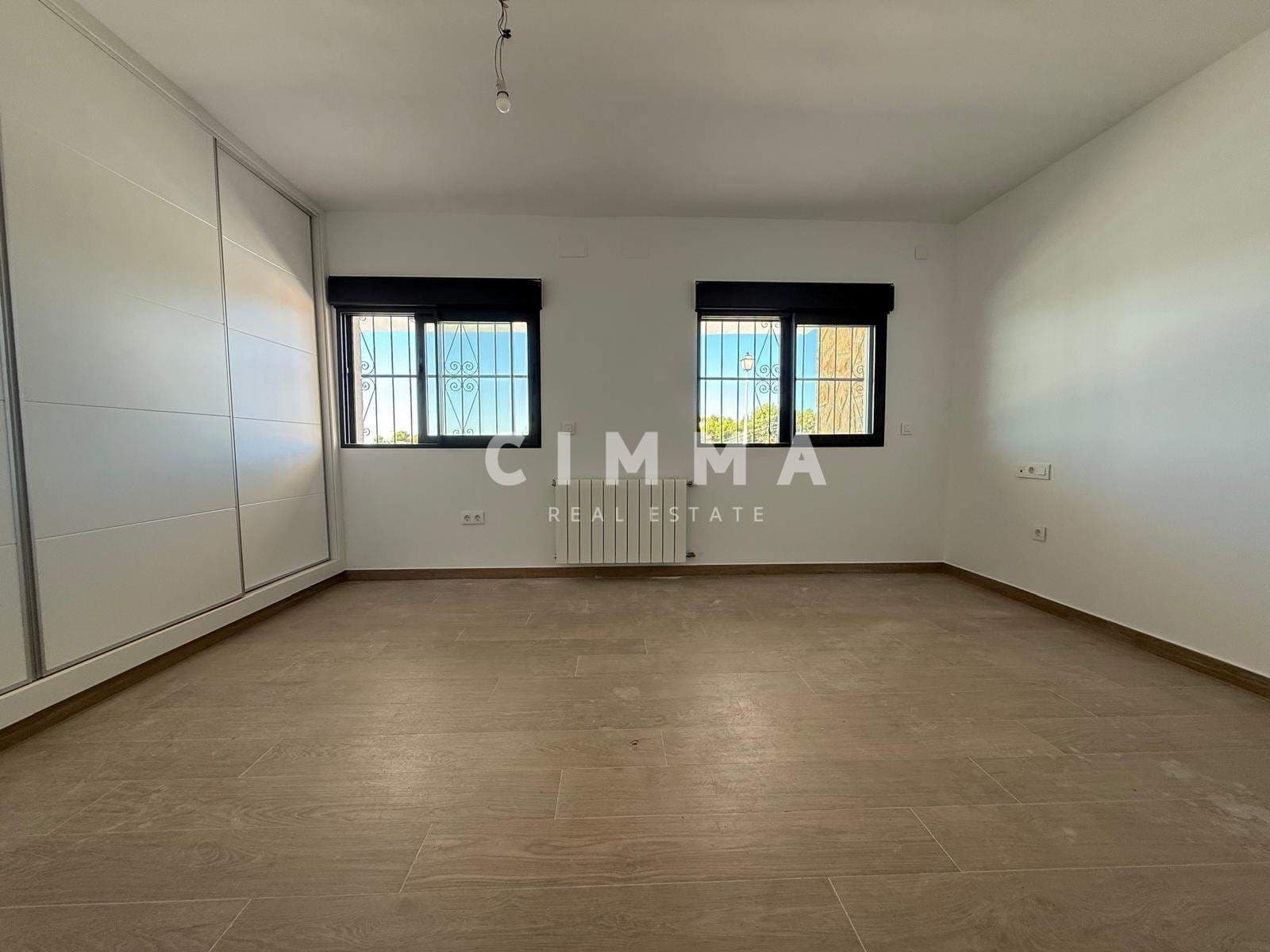 Chalet de 4 habitaciones en La Nucia en venta con garaje - 950.000 € (Ref: 9335190)