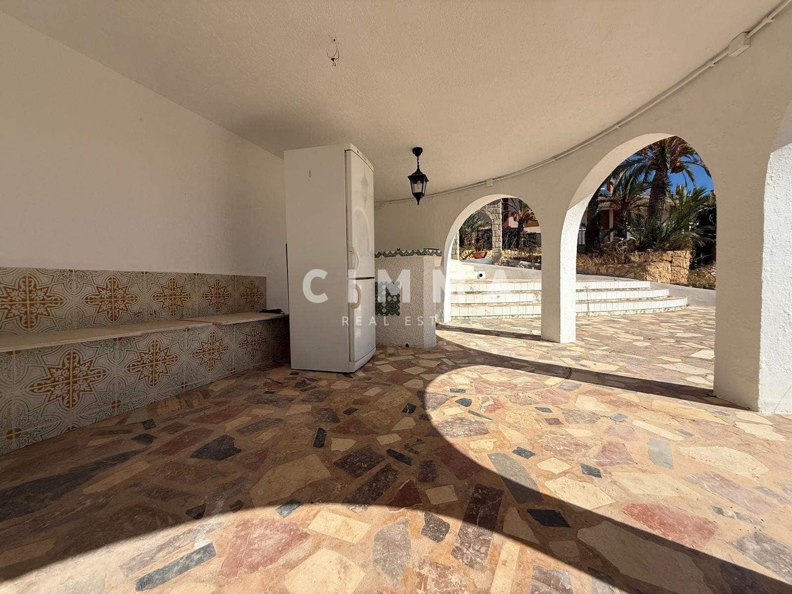 Chalet de 4 habitaciones en La Nucia en venta con garaje - 950.000 € (Ref: 9335190)