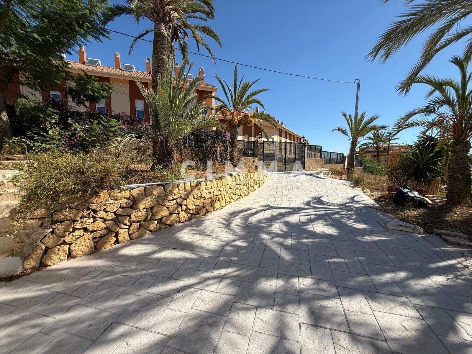 Chalet de 4 habitaciones en La Nucia en venta con garaje - 950.000 € (Ref: 9335190)