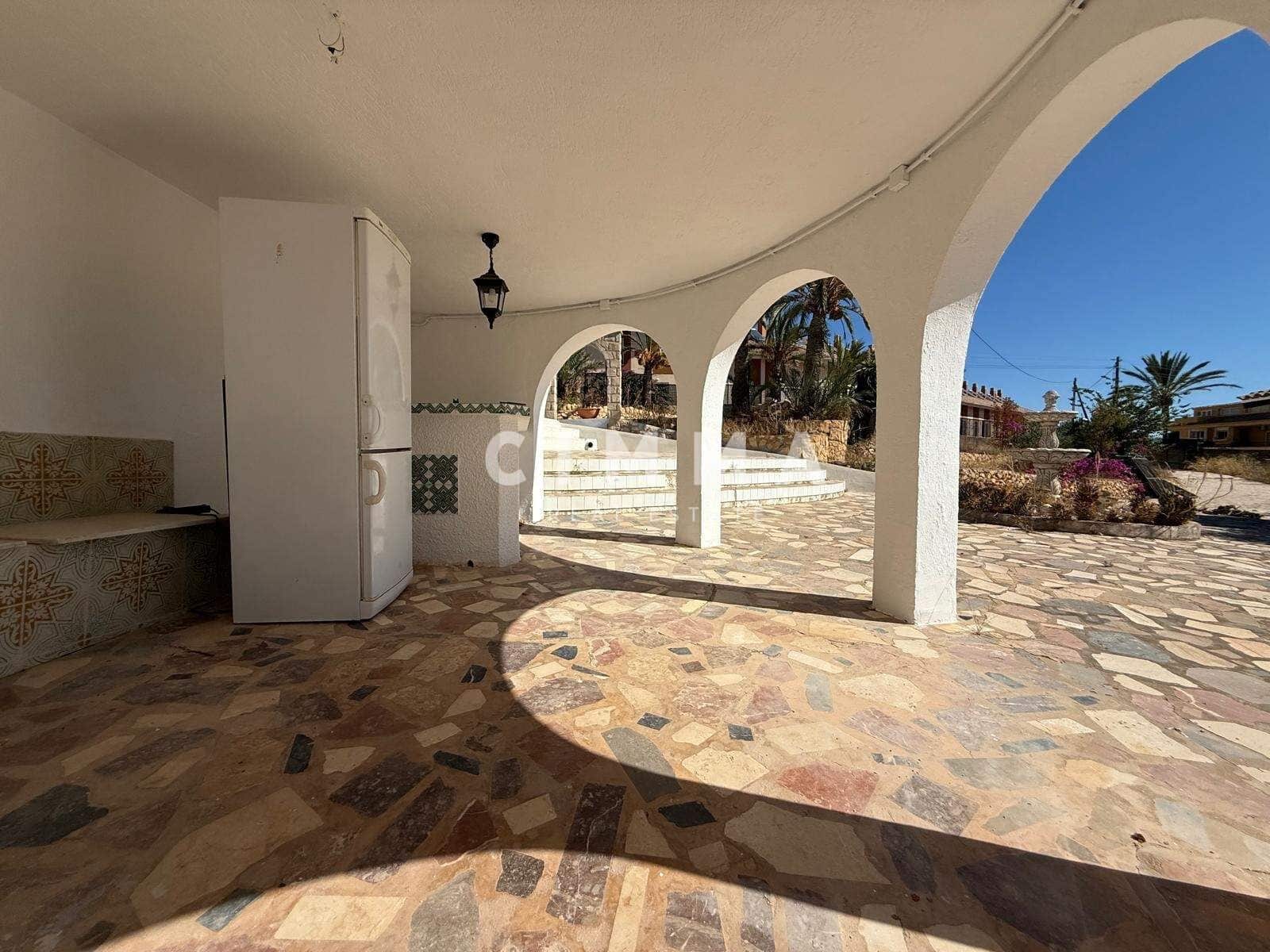 Chalet de 4 habitaciones en La Nucia en venta con garaje - 950.000 € (Ref: 9335190)