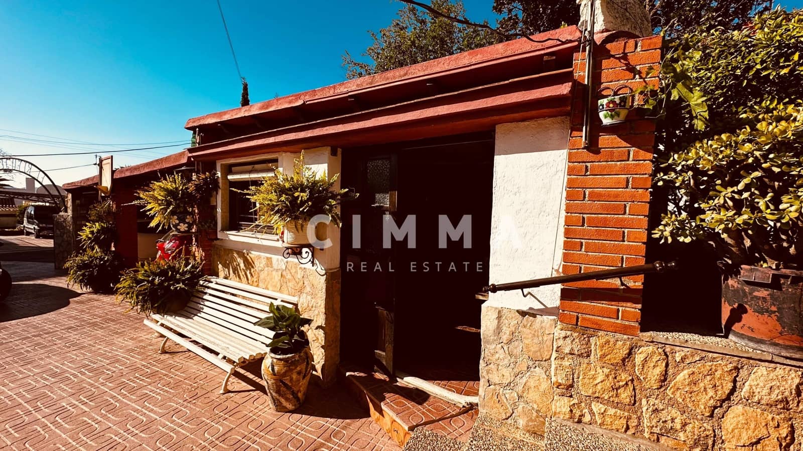 6 bedroom Villa for sale in La Nucia with pool garage - € 550,000 (Ref: 9344957)