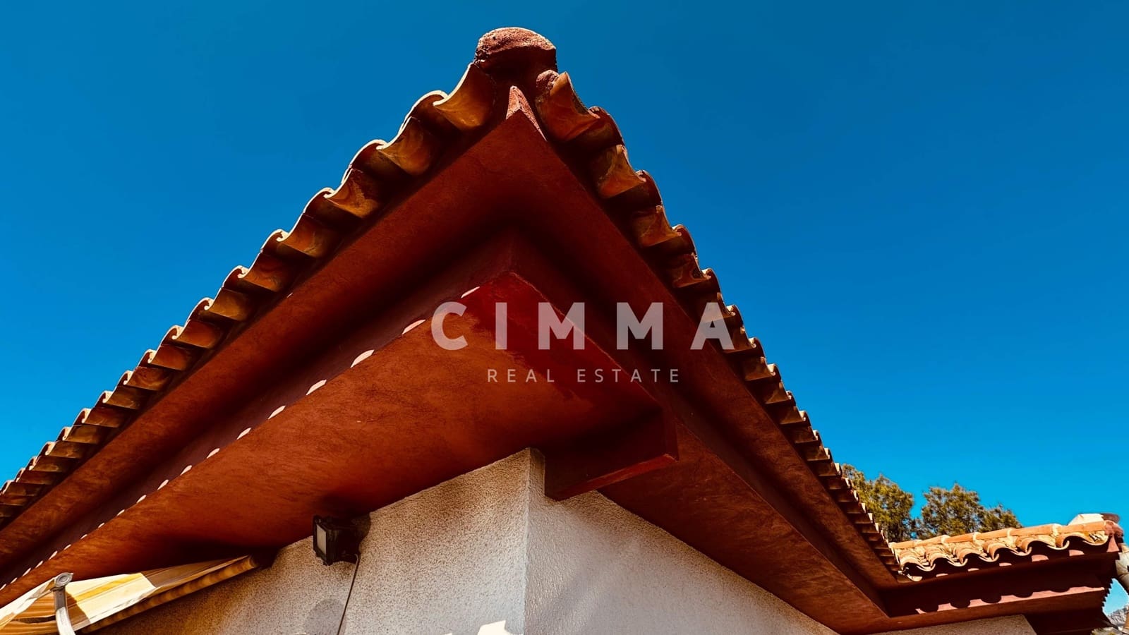6 bedroom Villa for sale in La Nucia with pool garage - € 550,000 (Ref: 9344957)