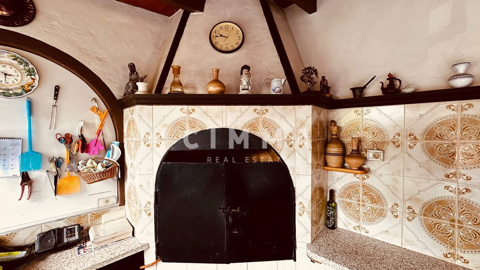 6 bedroom Villa for sale in La Nucia with pool garage - € 550,000 (Ref: 9344957)