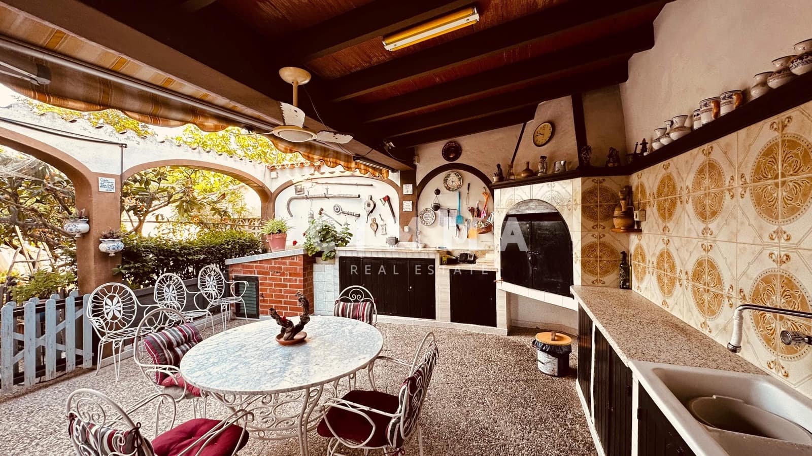 6 bedroom Villa for sale in La Nucia with pool garage - € 550,000 (Ref: 9344957)