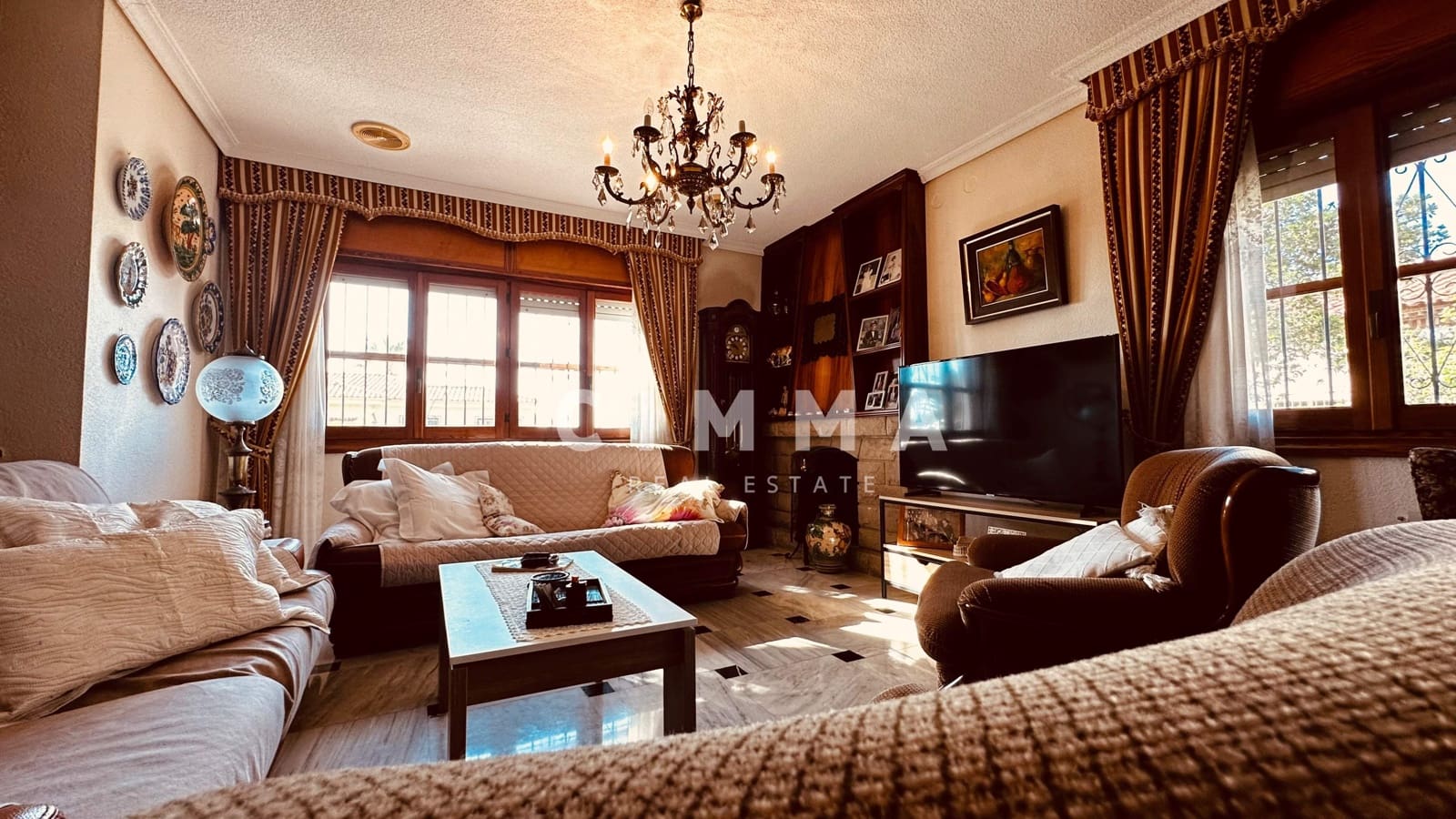 6 bedroom Villa for sale in La Nucia with pool garage - € 550,000 (Ref: 9344957)
