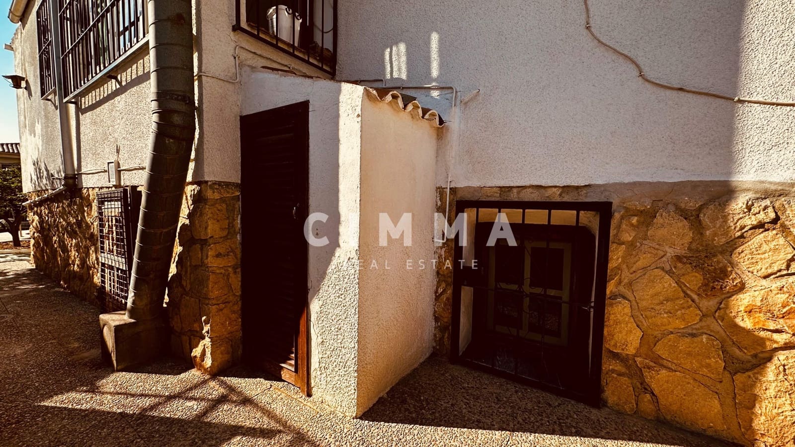 6 bedroom Villa for sale in La Nucia with pool garage - € 550,000 (Ref: 9344957)