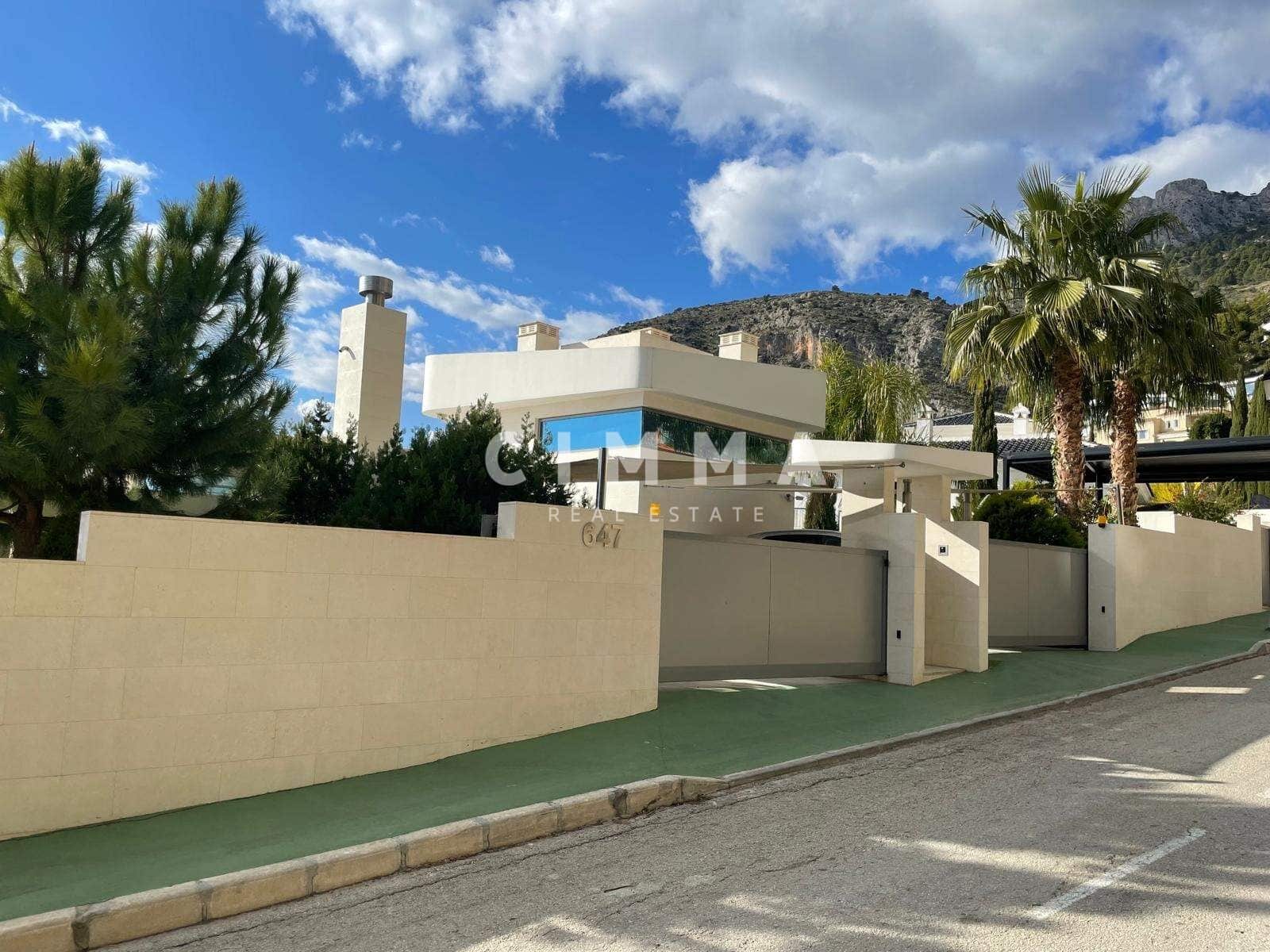 5 bedroom Villa for sale in Altea - € 2,480,000 (Ref: 9353765)