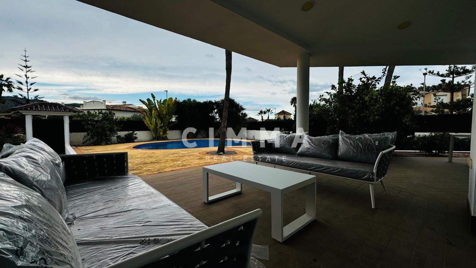 Chalet de 6 habitaciones en Alfaz del Pi / L'Alfàs del Pi en venta con piscina garaje - 1.600.000 € (Ref: 9353766)