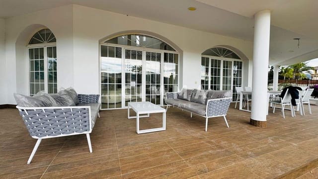 Chalet de 6 habitaciones en Alfaz del Pi / L'Alfàs del Pi en venta con piscina garaje - 1.600.000 € (Ref: 9353766)