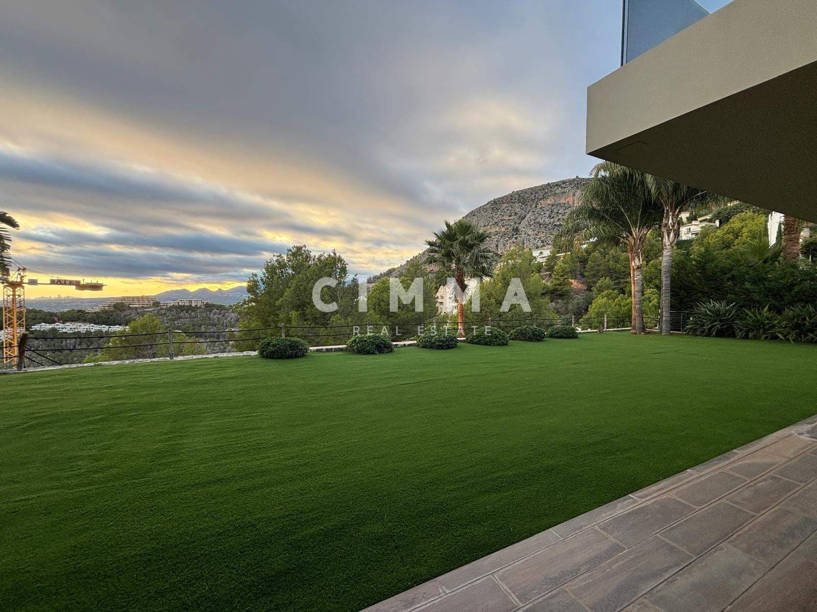 4 sypialnia Willa na sprzedaż w Altea z basenem garażem - 2 650 000 € (Ref: 9356011)