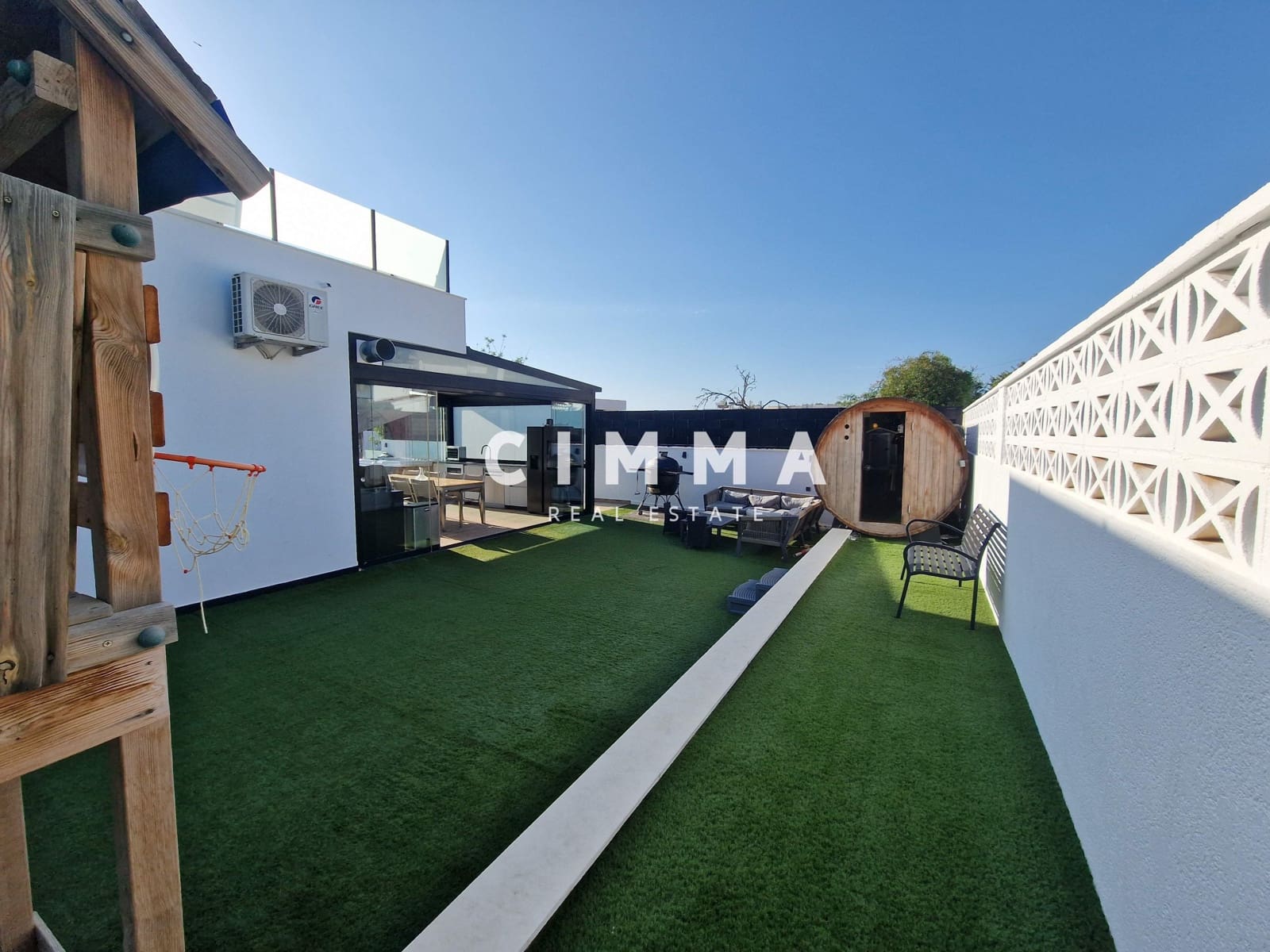 4 bedroom Villa for sale in Calpe / Calp with garage - € 1,300,000 (Ref: 9359430)