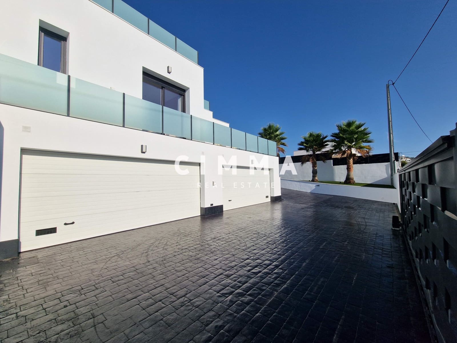 4 bedroom Villa for sale in Calpe / Calp with garage - € 1,300,000 (Ref: 9359430)