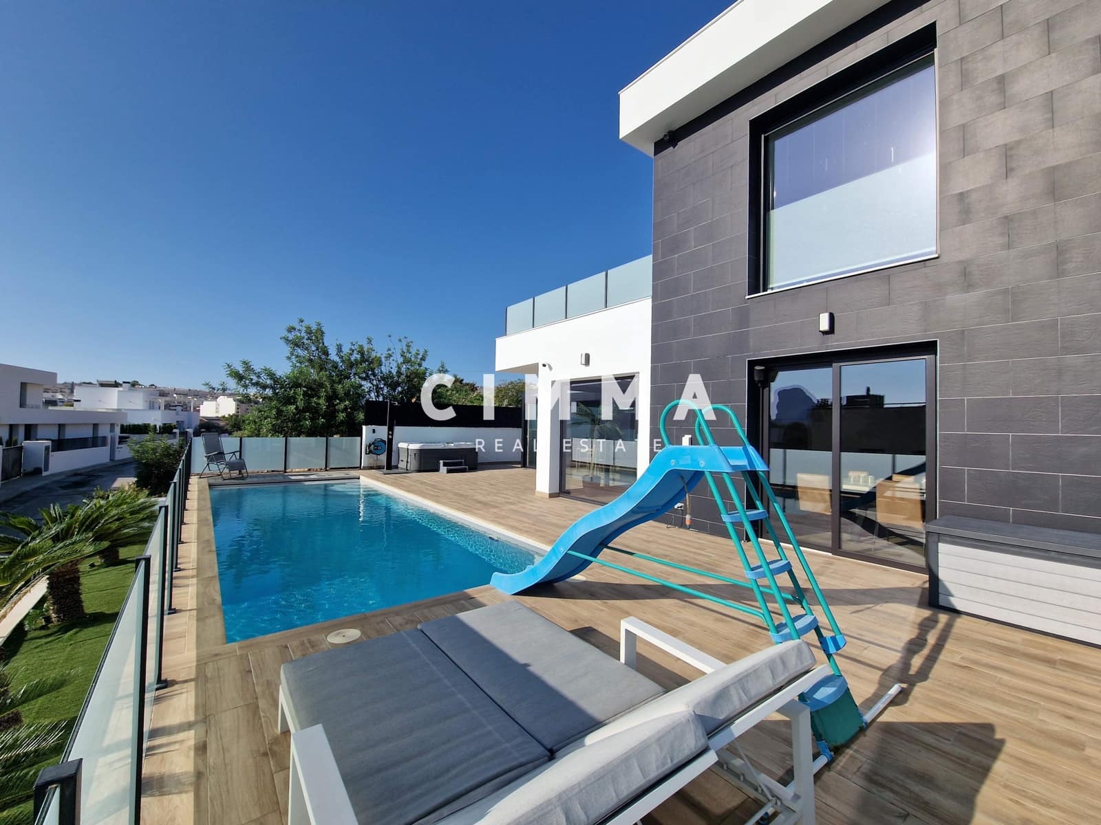 4 bedroom Villa for sale in Calpe / Calp with garage - € 1,300,000 (Ref: 9359430)
