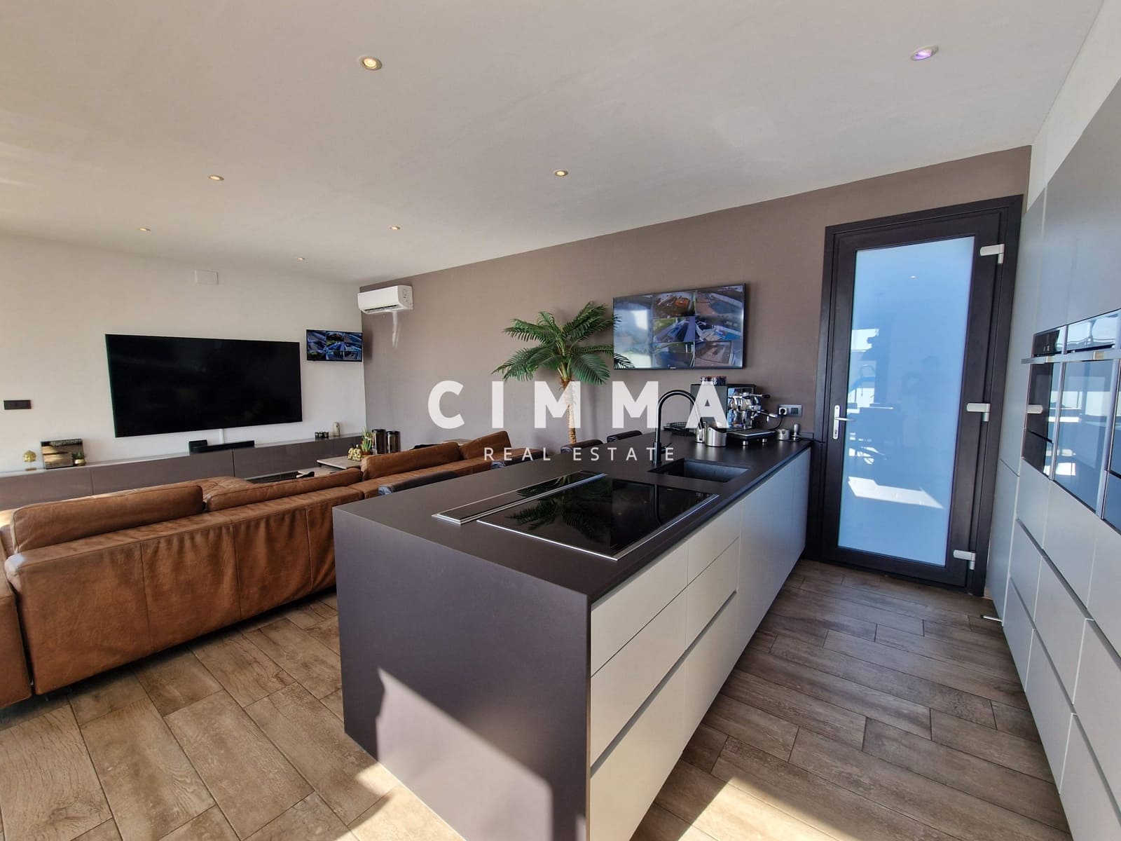 4 bedroom Villa for sale in Calpe / Calp with garage - € 1,300,000 (Ref: 9359430)