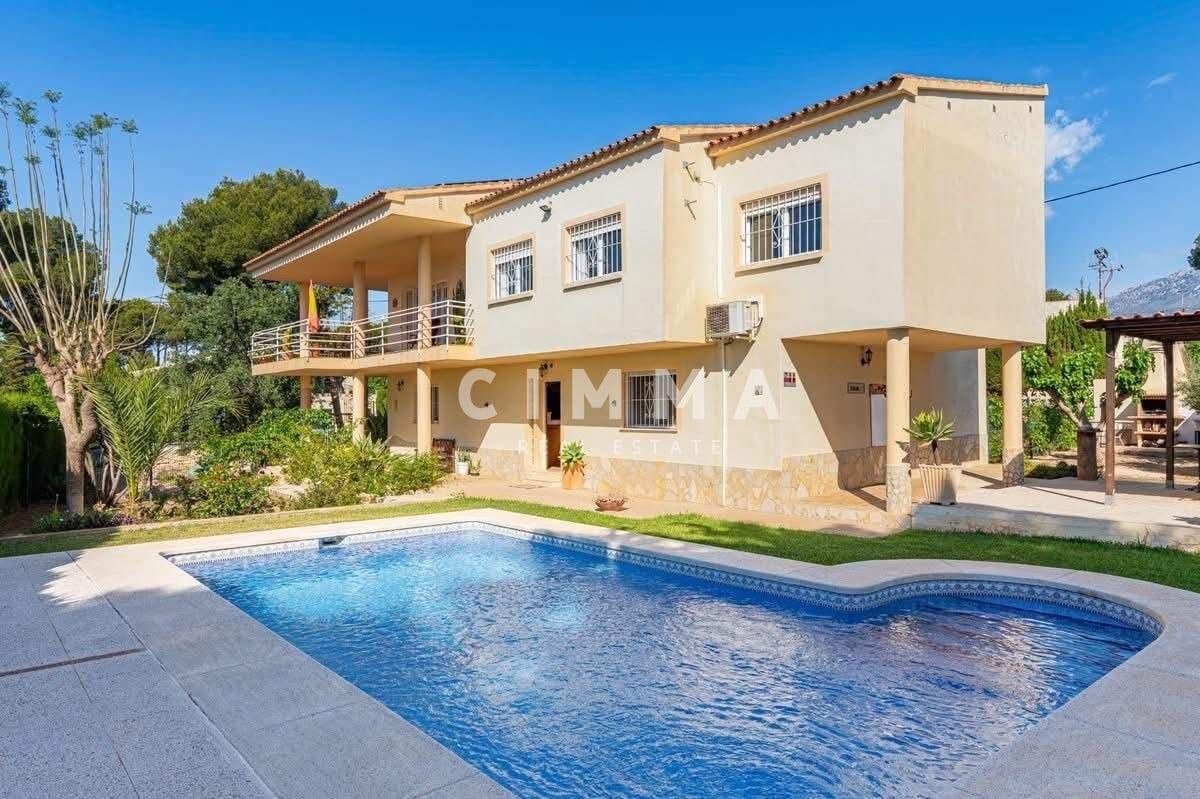 5 bedroom Villa for sale in La Nucia with garage - € 650,000 (Ref: 9396218)