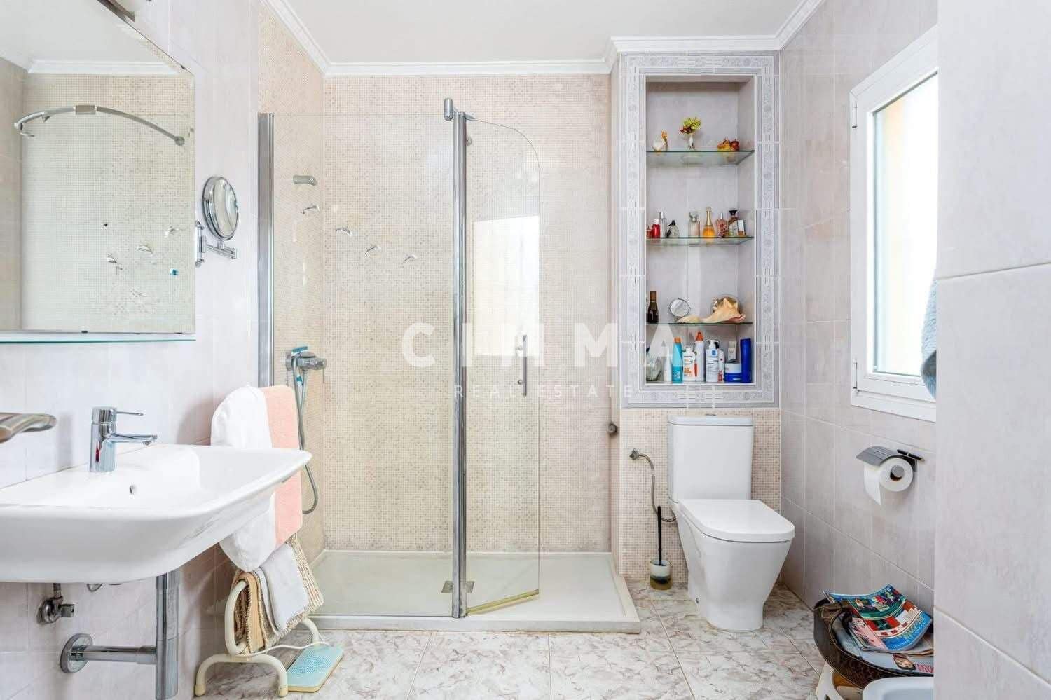 5 bedroom Villa for sale in La Nucia with garage - € 650,000 (Ref: 9396218)