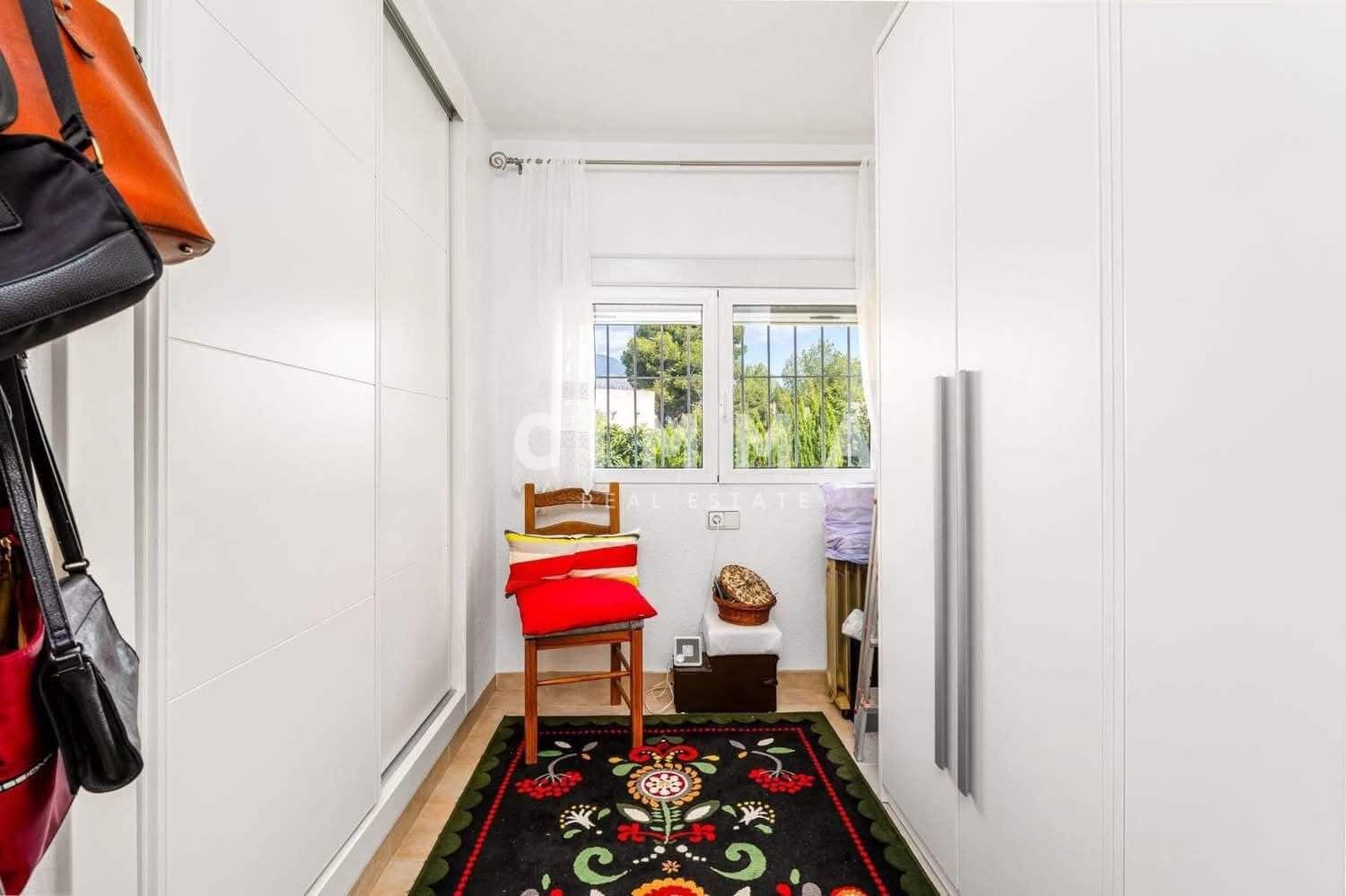 5 bedroom Villa for sale in La Nucia with garage - € 650,000 (Ref: 9396218)