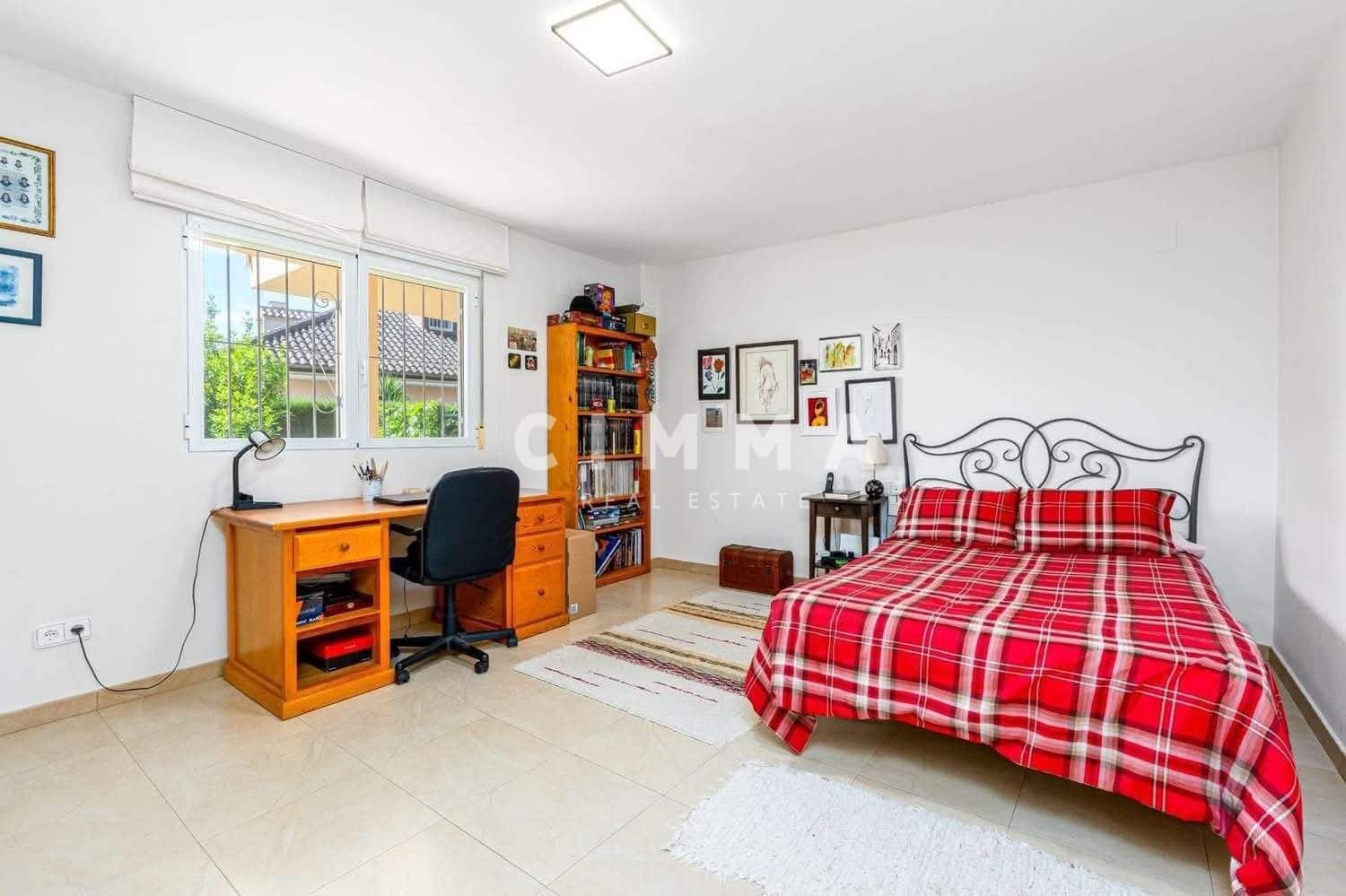 5 bedroom Villa for sale in La Nucia with garage - € 650,000 (Ref: 9396218)