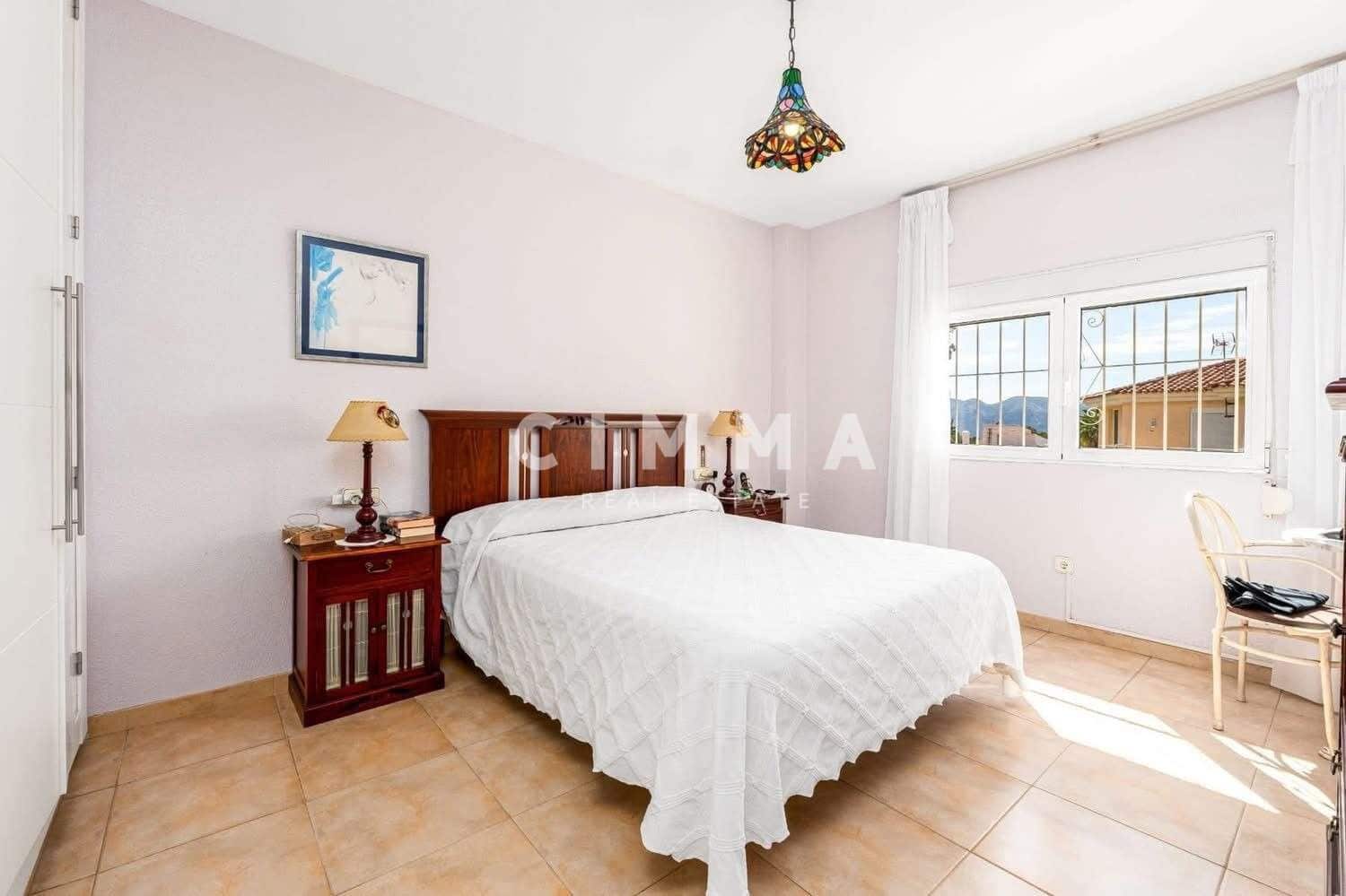 5 bedroom Villa for sale in La Nucia with garage - € 650,000 (Ref: 9396218)