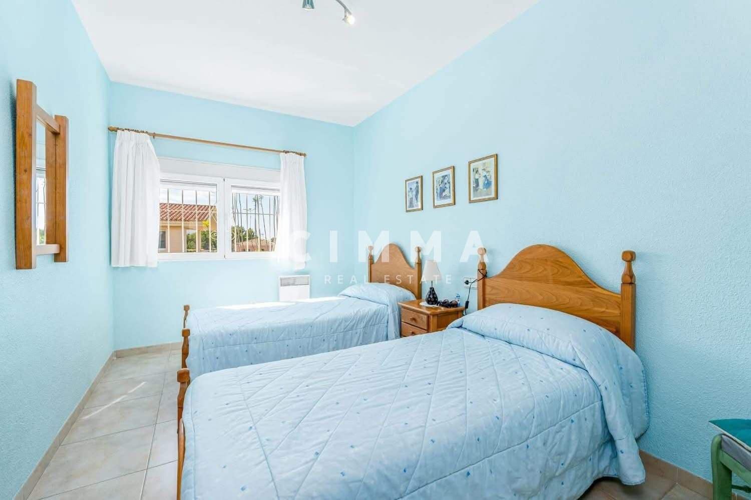 5 bedroom Villa for sale in La Nucia with garage - € 650,000 (Ref: 9396218)