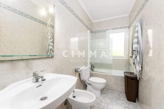 5 bedroom Villa for sale in La Nucia with garage - € 650,000 (Ref: 9396218)