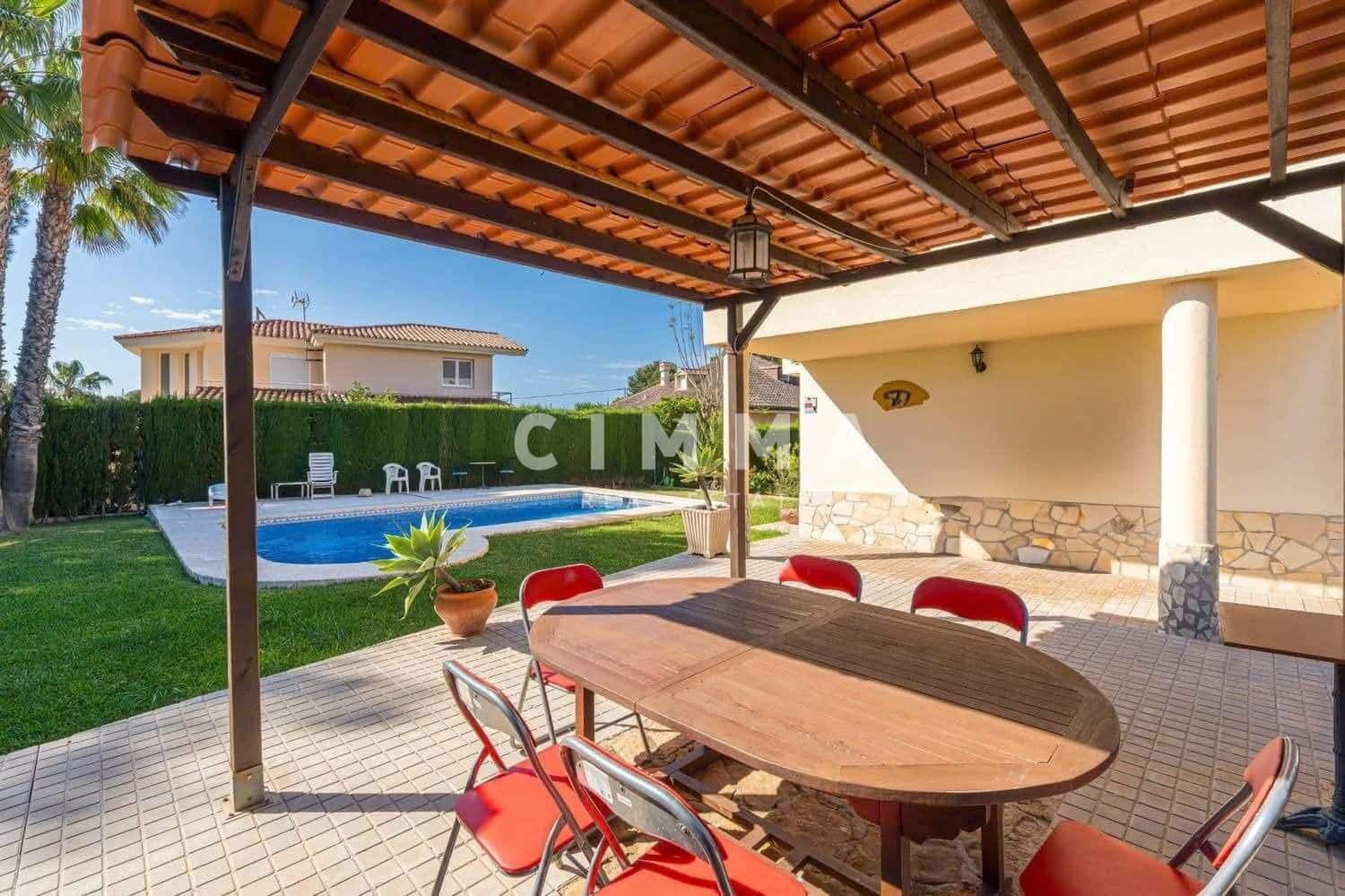 5 bedroom Villa for sale in La Nucia with garage - € 650,000 (Ref: 9396218)
