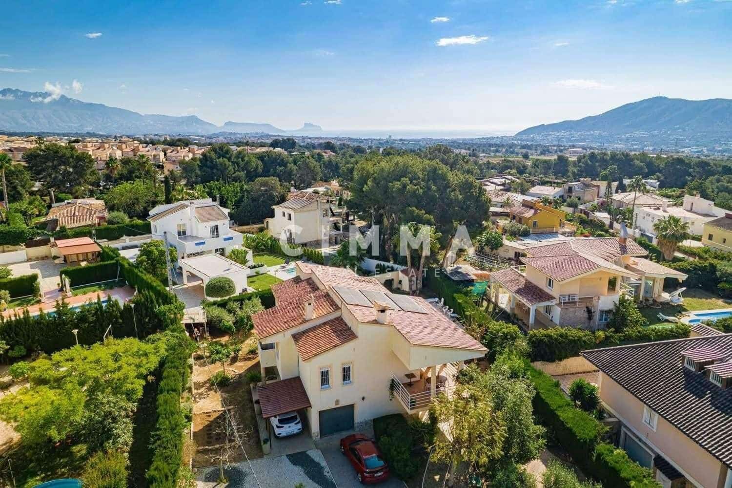 5 bedroom Villa for sale in La Nucia with garage - € 650,000 (Ref: 9396218)