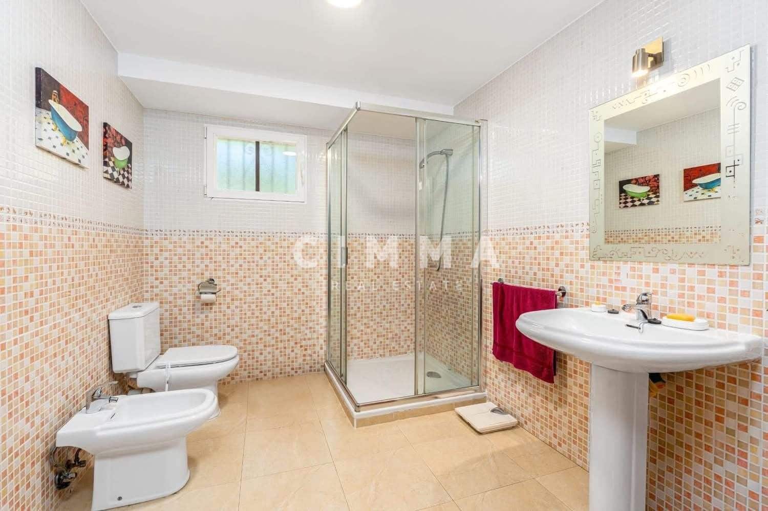 5 bedroom Villa for sale in La Nucia with garage - € 650,000 (Ref: 9396218)