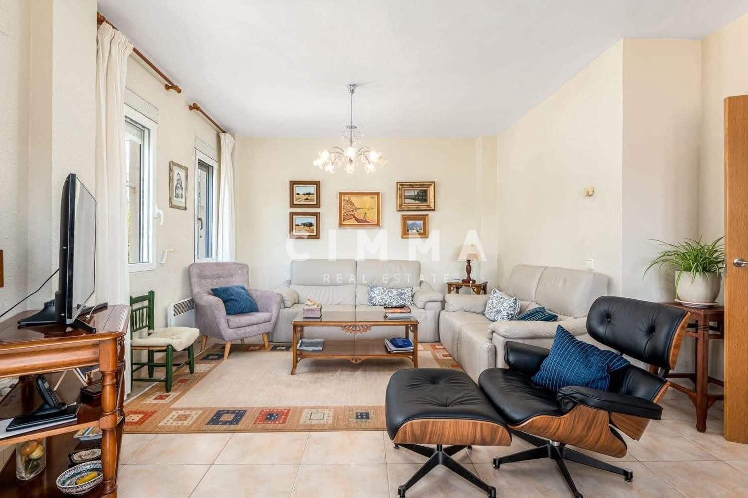 5 bedroom Villa for sale in La Nucia with garage - € 650,000 (Ref: 9396218)