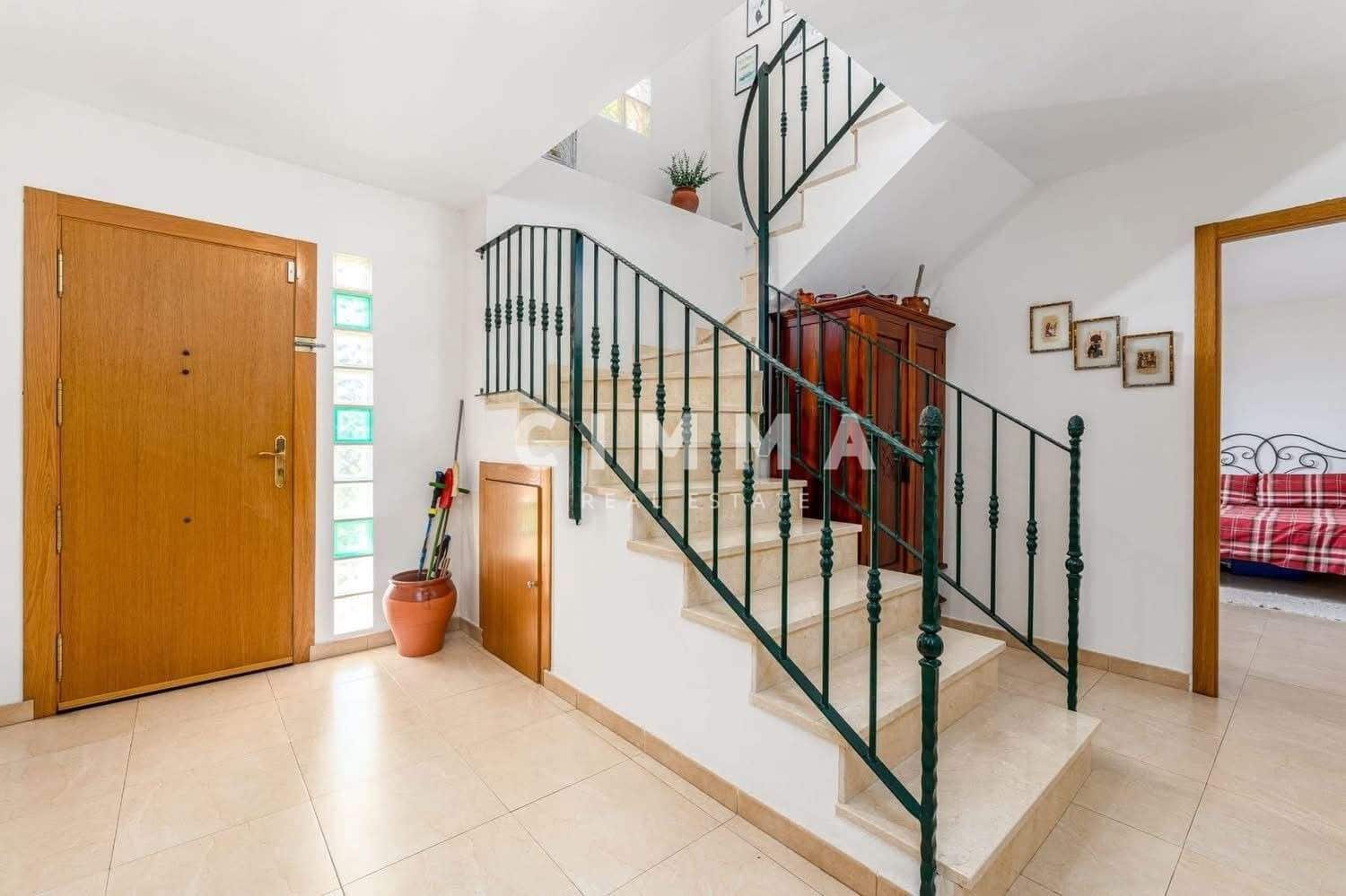 5 bedroom Villa for sale in La Nucia with garage - € 650,000 (Ref: 9396218)