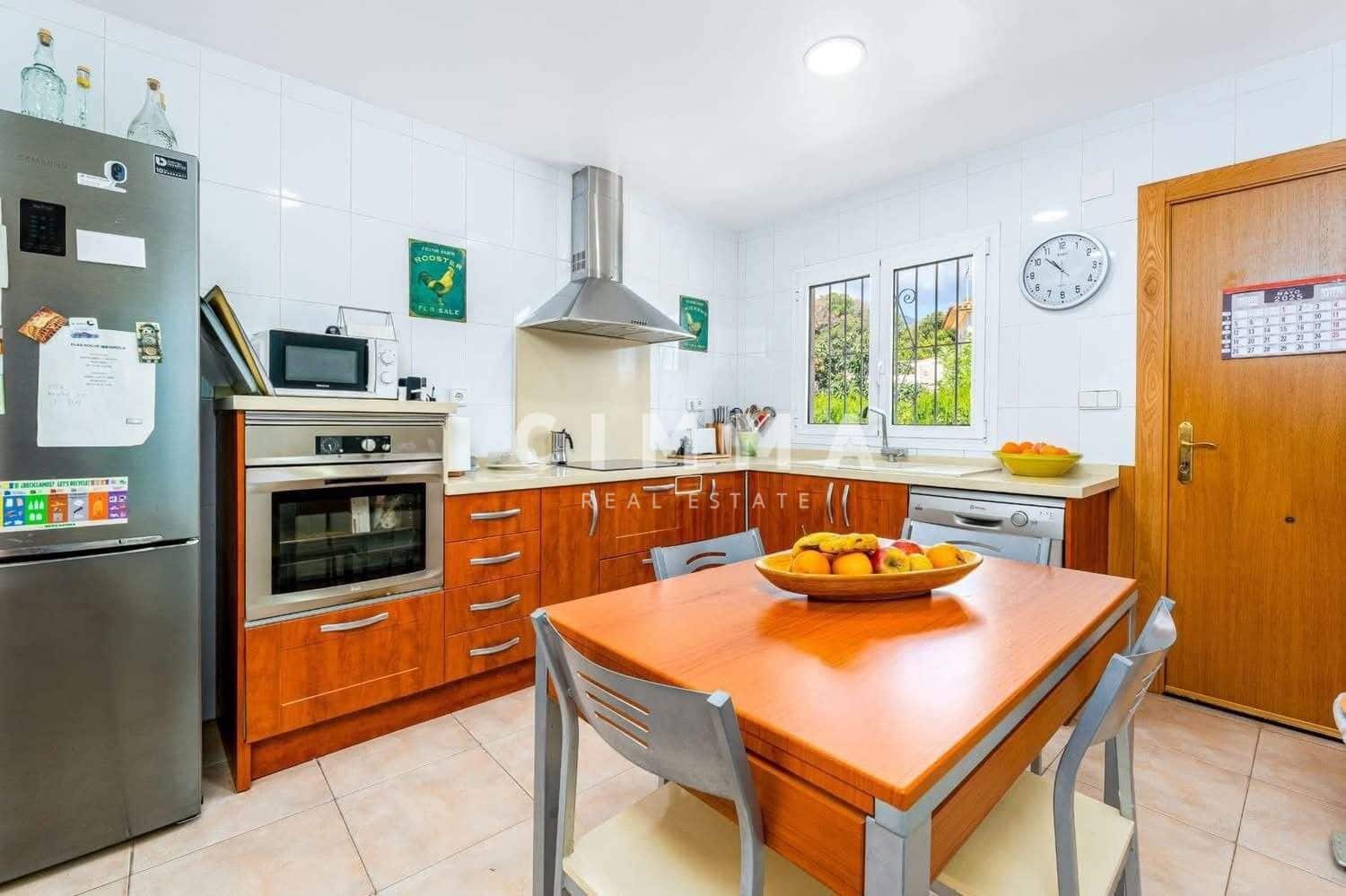 5 bedroom Villa for sale in La Nucia with garage - € 650,000 (Ref: 9396218)