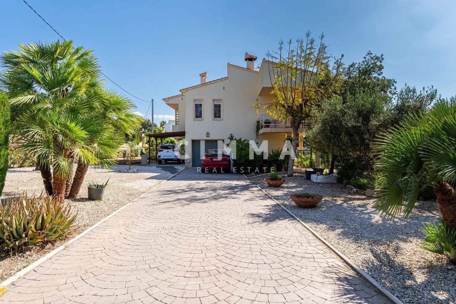 5 bedroom Villa for sale in La Nucia with garage - € 650,000 (Ref: 9396218)