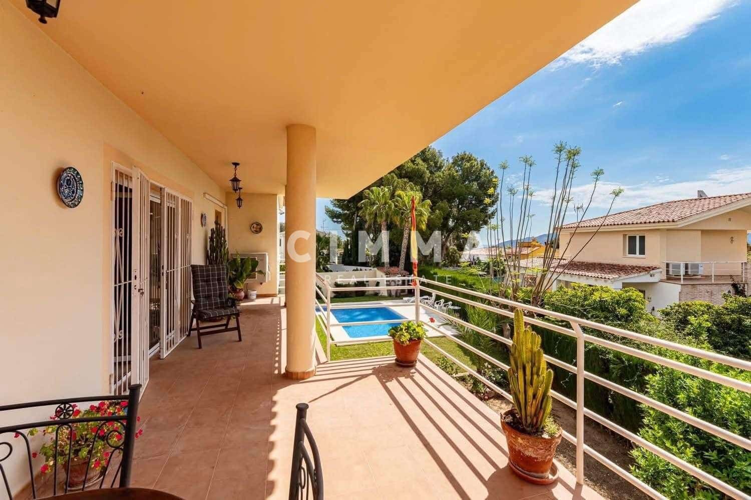 5 bedroom Villa for sale in La Nucia with garage - € 650,000 (Ref: 9396218)